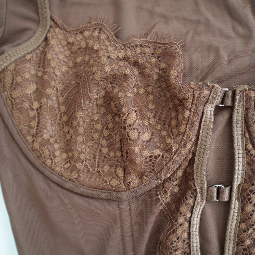 Corset Style Top with Mesh and Lace Details | M - Picture 4 of 6